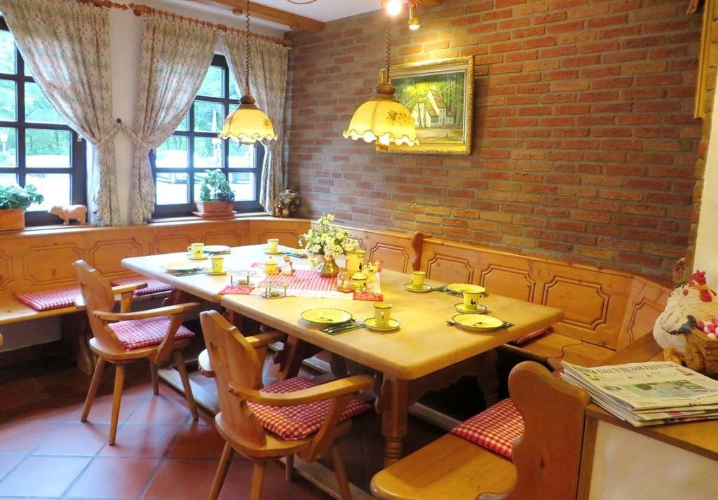Hotel Gastgeb Essen Esterno foto